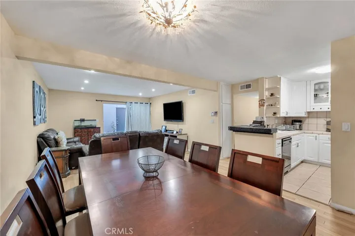 18620 Hatteras Street 114, Tarzana, California 91356