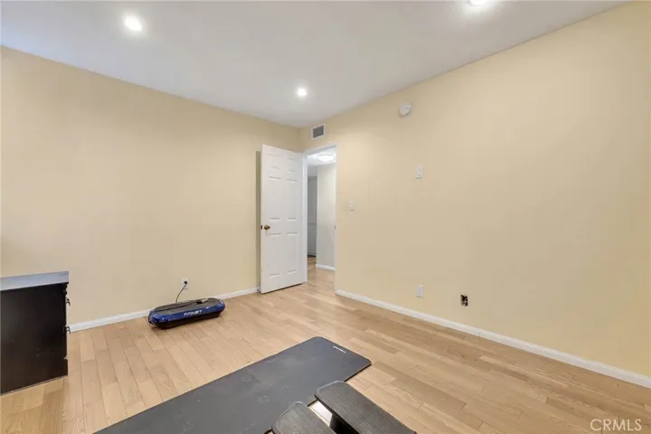 18620 Hatteras Street 114, Tarzana, California 91356