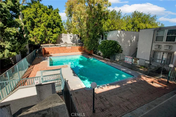 18620 Hatteras Street 114, Tarzana, California 91356
