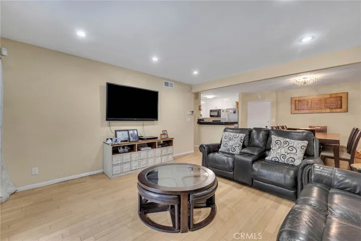 18620 Hatteras Street 114, Tarzana, California 91356
