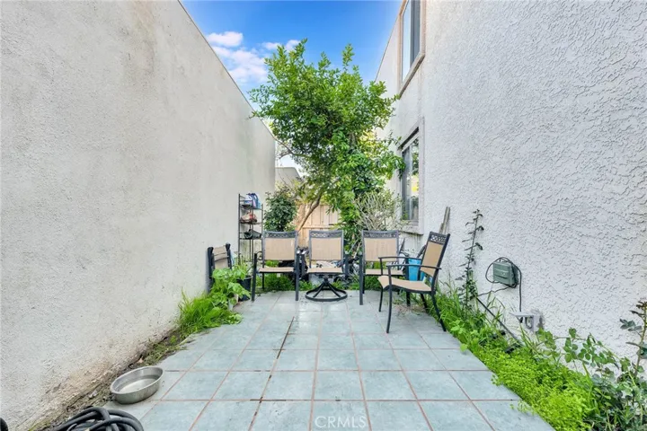 18620 Hatteras Street 114, Tarzana, California 91356