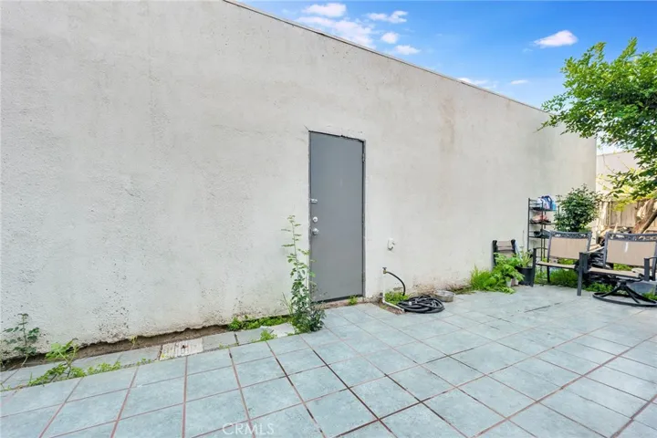 18620 Hatteras Street 114, Tarzana, California 91356