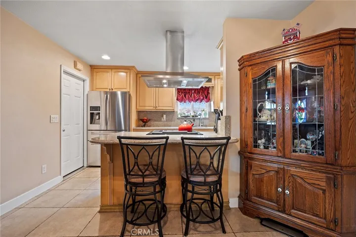Breakfast bar