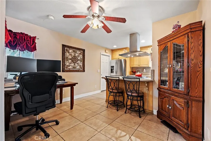 Dining area with breakfast bar