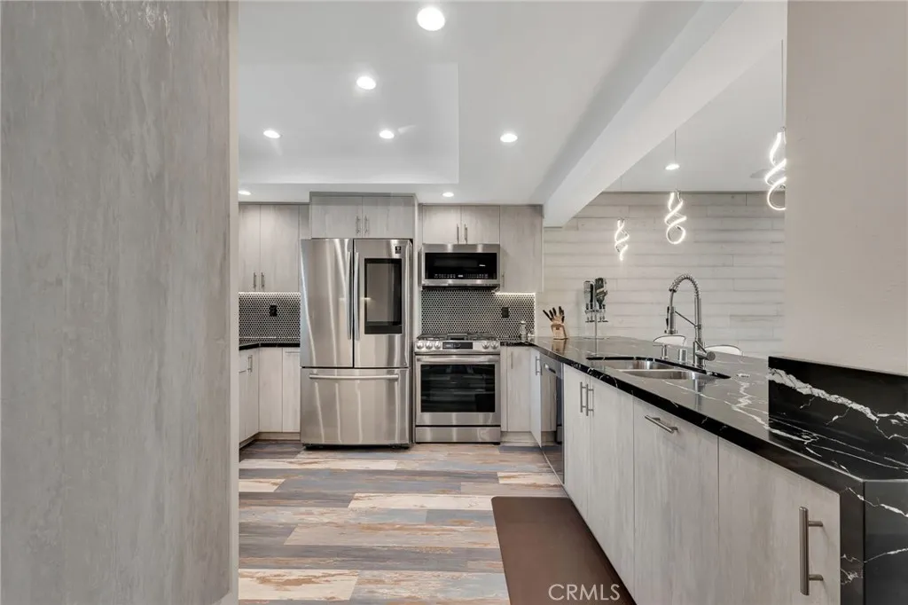 21551 Burbank home-pic-3