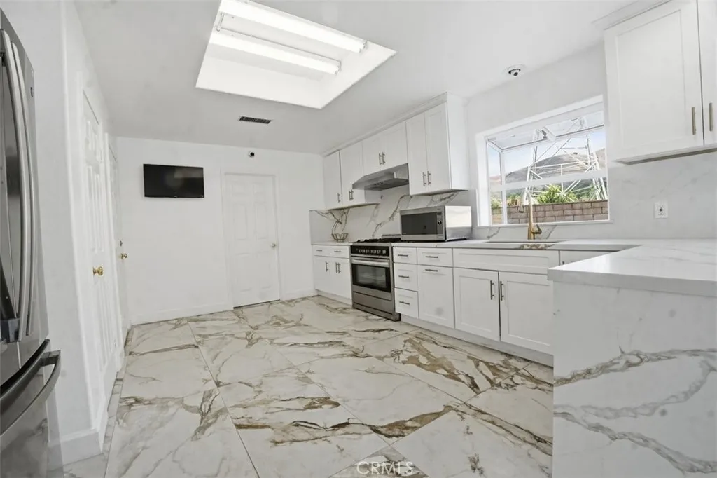1136 Cherokee Court, San Dimas, California 91773 home-pic-21