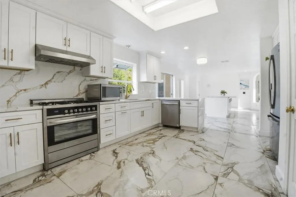 1136 Cherokee Court, San Dimas, California 91773 home-pic-28