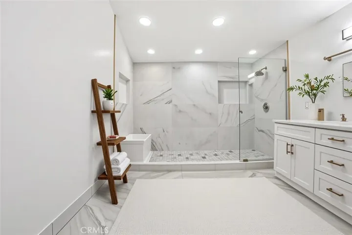 Master Bathroom - Virtual Staging