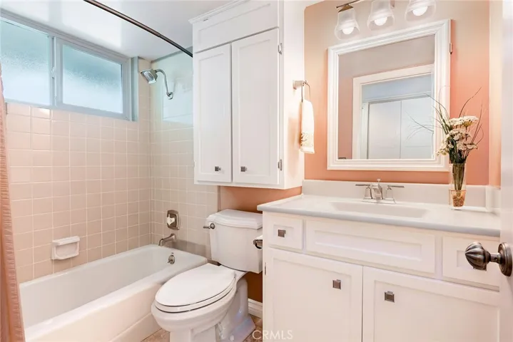 11402 Donovan Road, Los Alamitos, California 90720