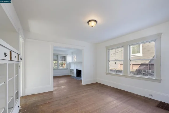 4414 S Pleasant Valley Ct S, Oakland, California 94611