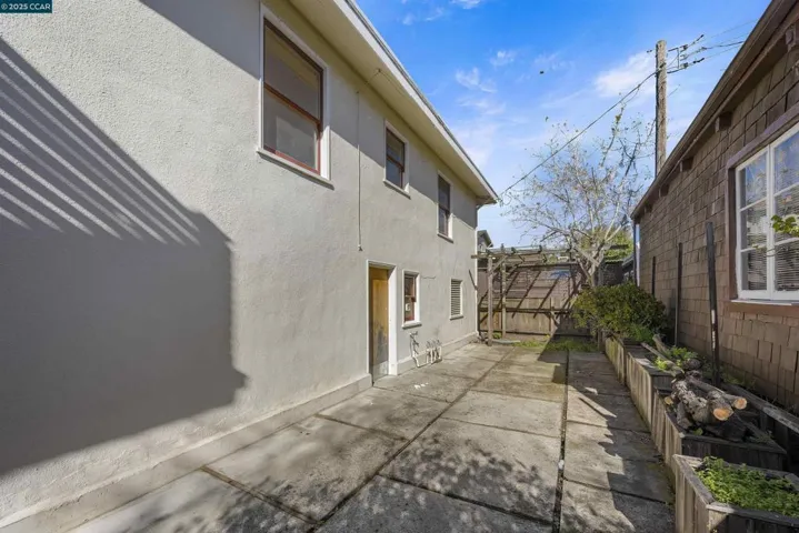 4414 S Pleasant Valley Ct S, Oakland, California 94611