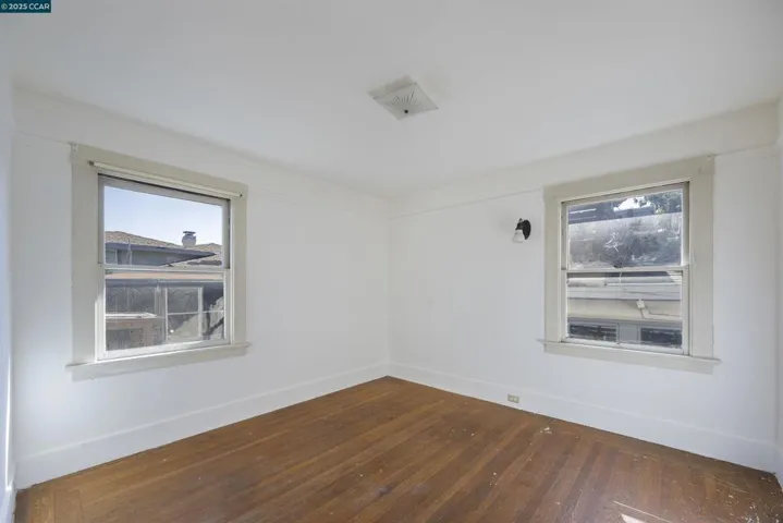 4414 S Pleasant Valley Ct S, Oakland, California 94611