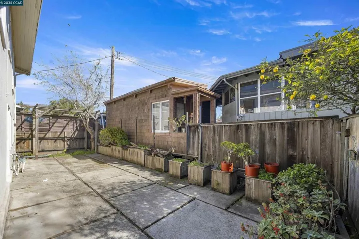 4414 S Pleasant Valley Ct S, Oakland, California 94611