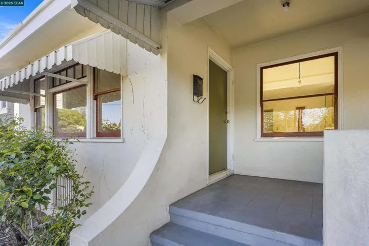 4414 S Pleasant Valley Ct S, Oakland, California 94611