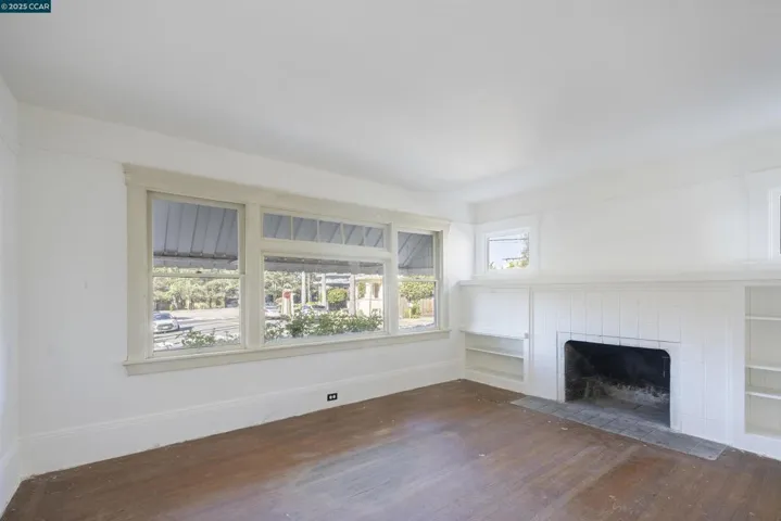 4414 S Pleasant Valley Ct S, Oakland, California 94611
