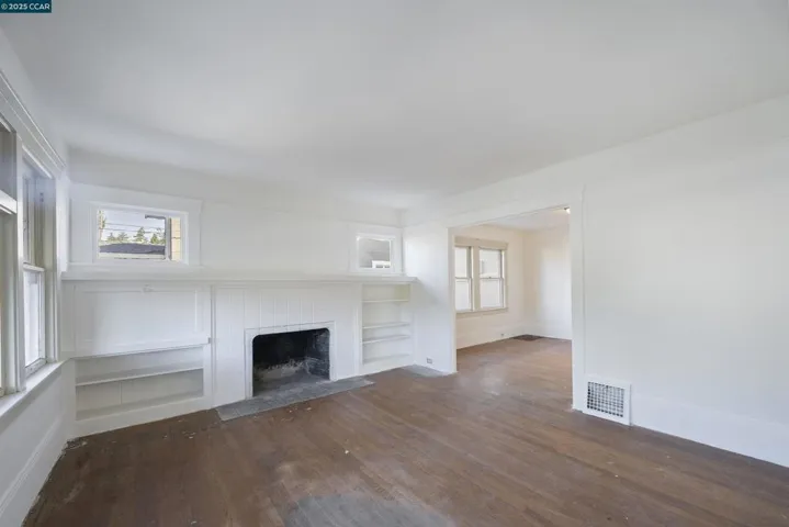 4414 S Pleasant Valley Ct S, Oakland, California 94611