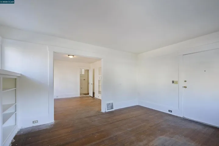 4414 S Pleasant Valley Ct S, Oakland, California 94611