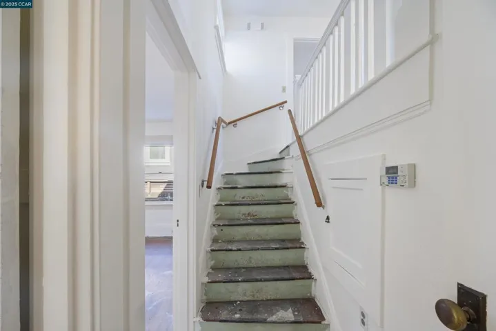 4414 S Pleasant Valley Ct S, Oakland, California 94611