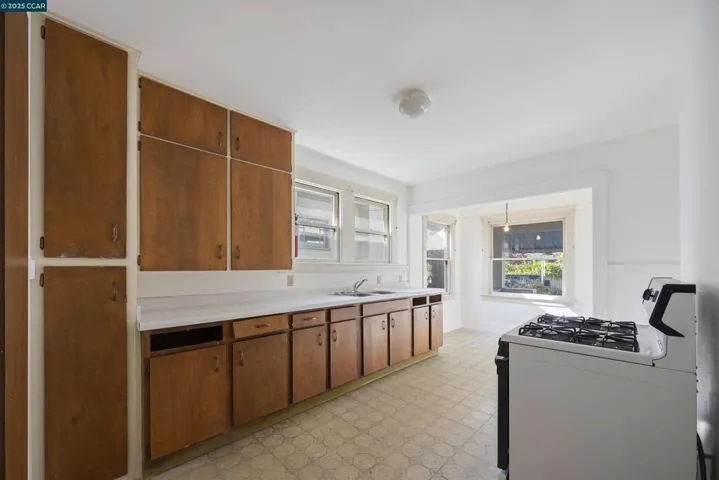 4414 S Pleasant Valley Ct S, Oakland, California 94611