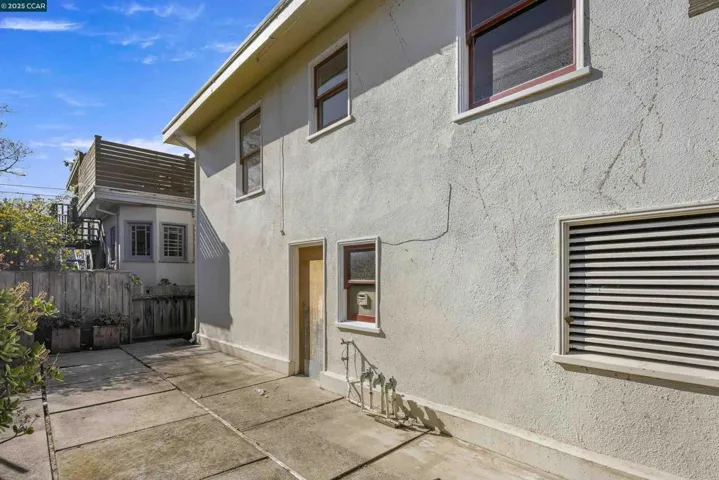 4414 S Pleasant Valley Ct S, Oakland, California 94611