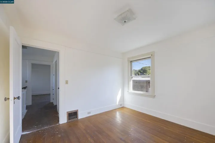 4414 S Pleasant Valley Ct S, Oakland, California 94611