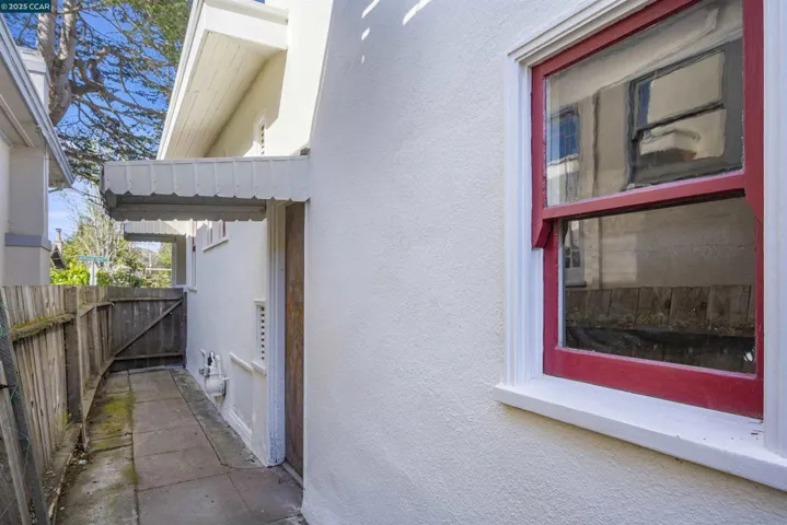 4414 S Pleasant Valley Ct S, Oakland, California 94611