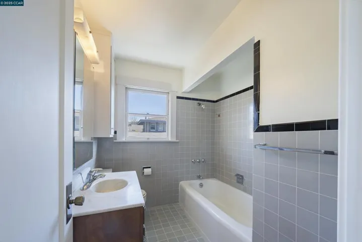4414 S Pleasant Valley Ct S, Oakland, California 94611