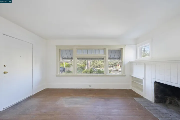 4414 S Pleasant Valley Ct S, Oakland, California 94611