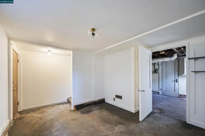 4414 S Pleasant Valley Ct S, Oakland, California 94611