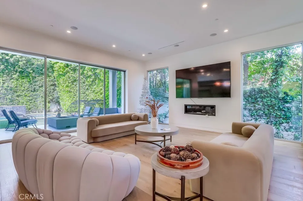 737 N Cherokee Avenue, Los Angeles, California 90038 home-pic-8