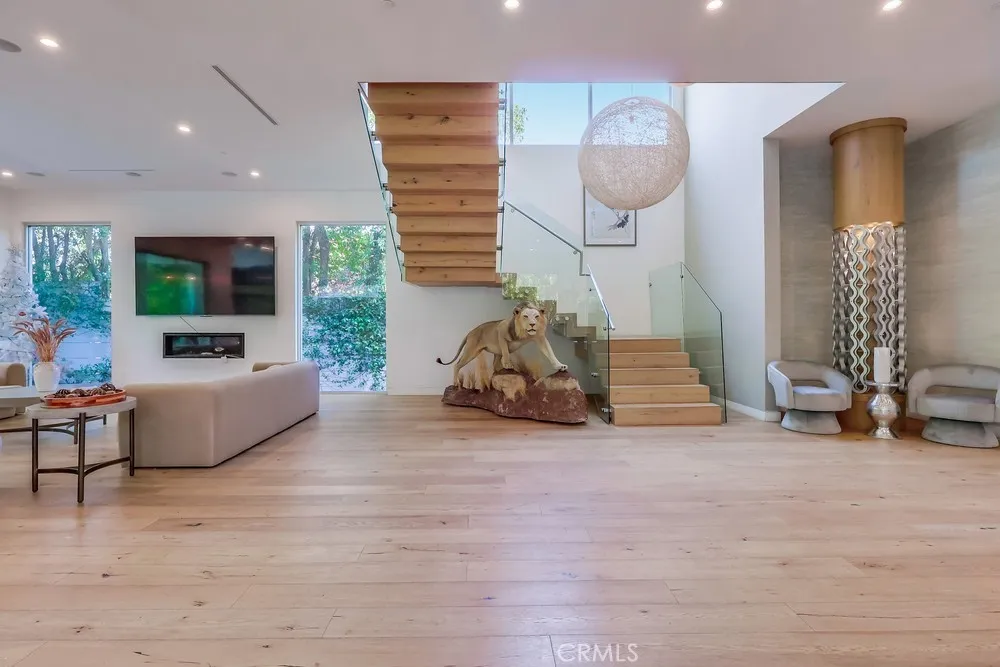 737 N Cherokee Avenue, Los Angeles, California 90038 home-pic-5