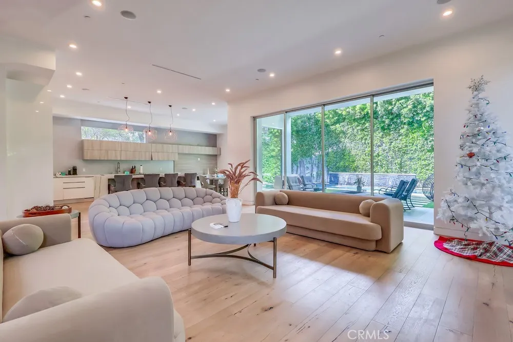 737 N Cherokee Avenue, Los Angeles, California 90038 home-pic-9
