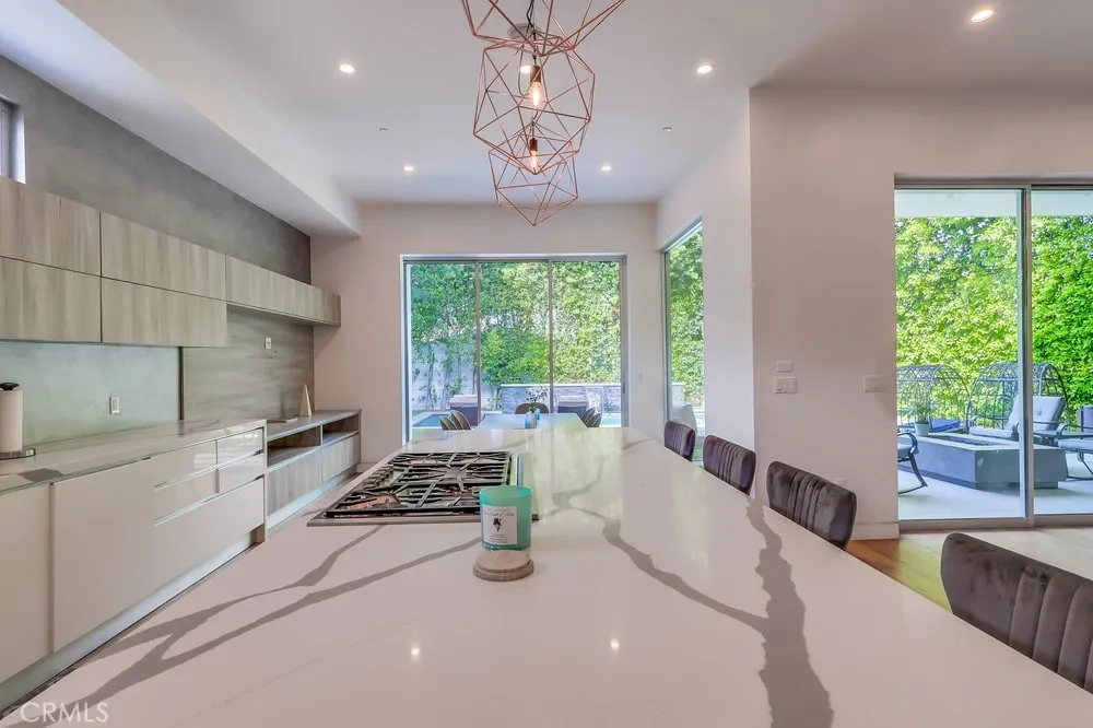 737 N Cherokee Avenue, Los Angeles, California 90038 home-pic-17