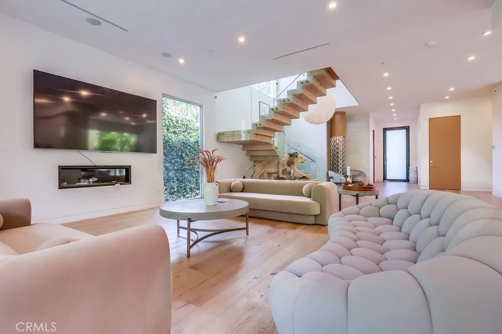 737 N Cherokee Avenue, Los Angeles, California 90038 home-pic-11