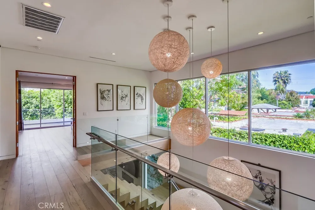 737 N Cherokee Avenue, Los Angeles, California 90038 home-pic-24