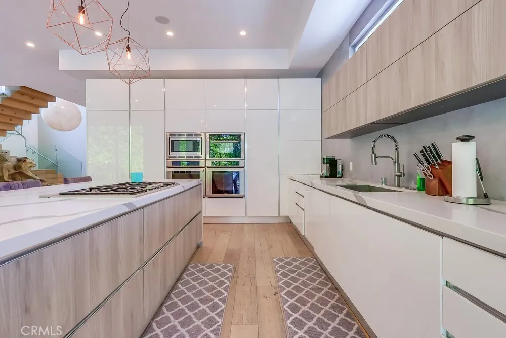 737 N Cherokee Avenue, Los Angeles, California 90038 home-pic-18