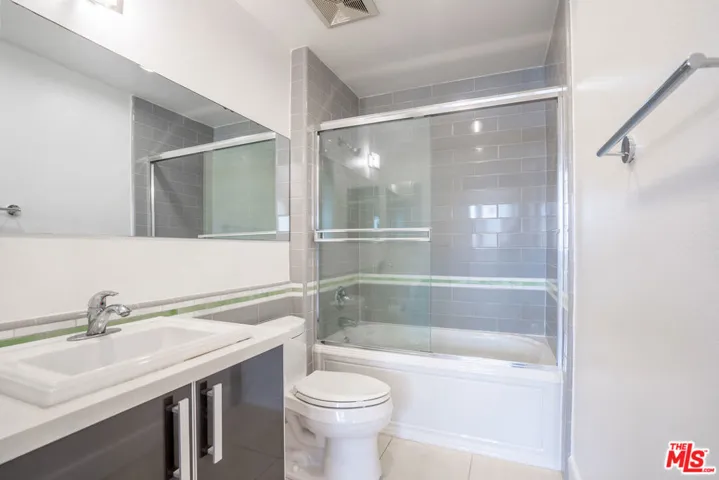 848 Irolo Street 301, Los Angeles, California 90005