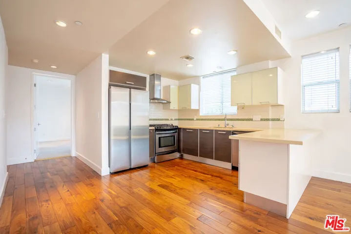 848 Irolo Street 301, Los Angeles, California 90005