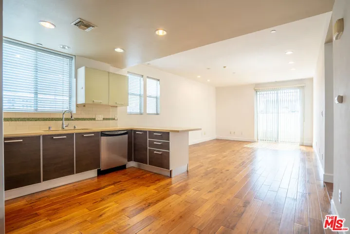 848 Irolo Street 301, Los Angeles, California 90005