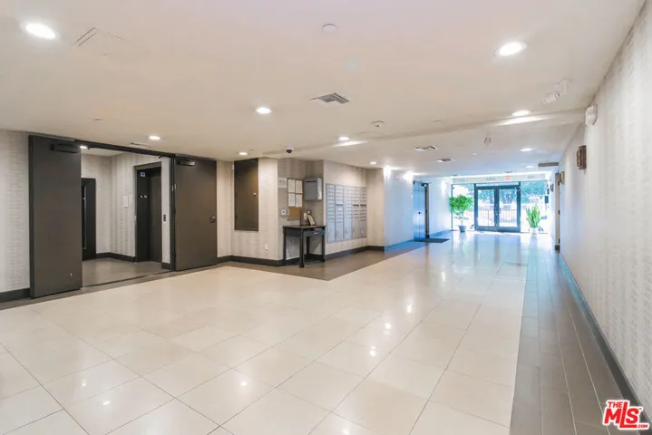 848 Irolo Street 301, Los Angeles, California 90005