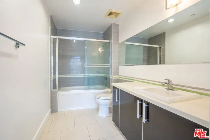 848 Irolo Street 301, Los Angeles, California 90005