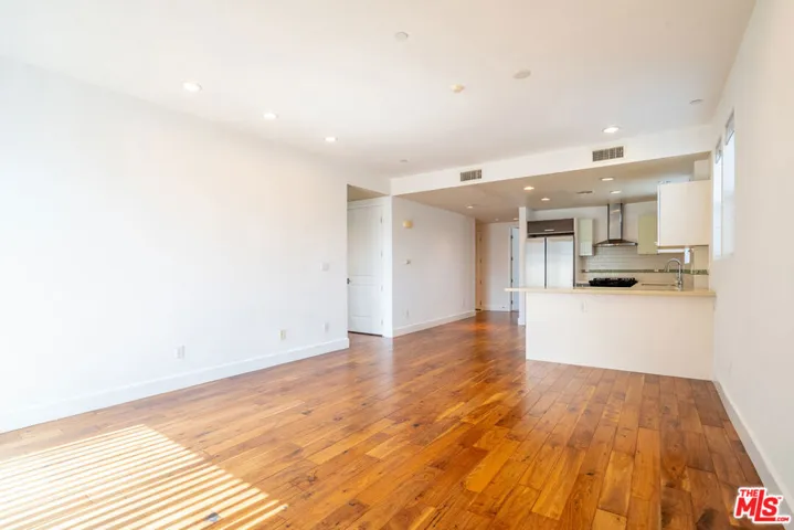 848 Irolo Street 301, Los Angeles, California 90005