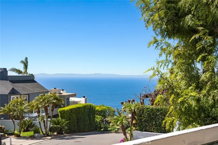 Located moments from pristine beaches, scenic trails, and Laguna Beach’s vibrant dining and art scene, this is a rare opportunity to create your own coastal sanctuary.