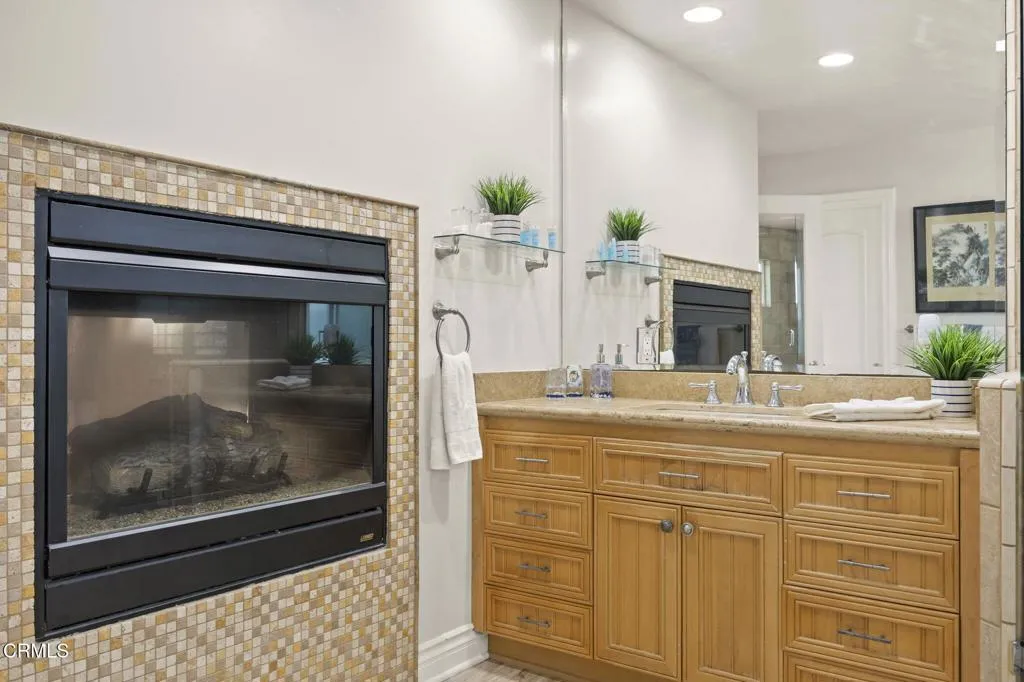 121 Los Angeles Avenue, Oxnard, California 93035 home-pic-24