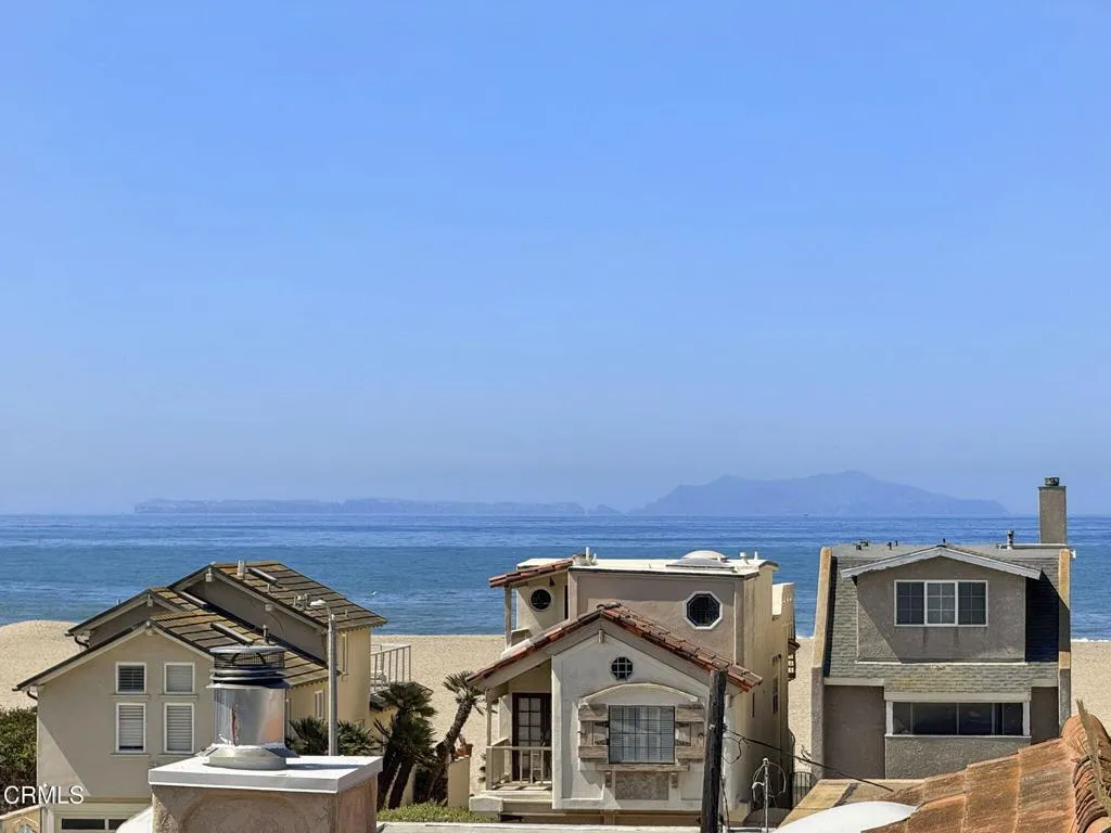 121 Los Angeles Avenue, Oxnard, California 93035 home-pic-1