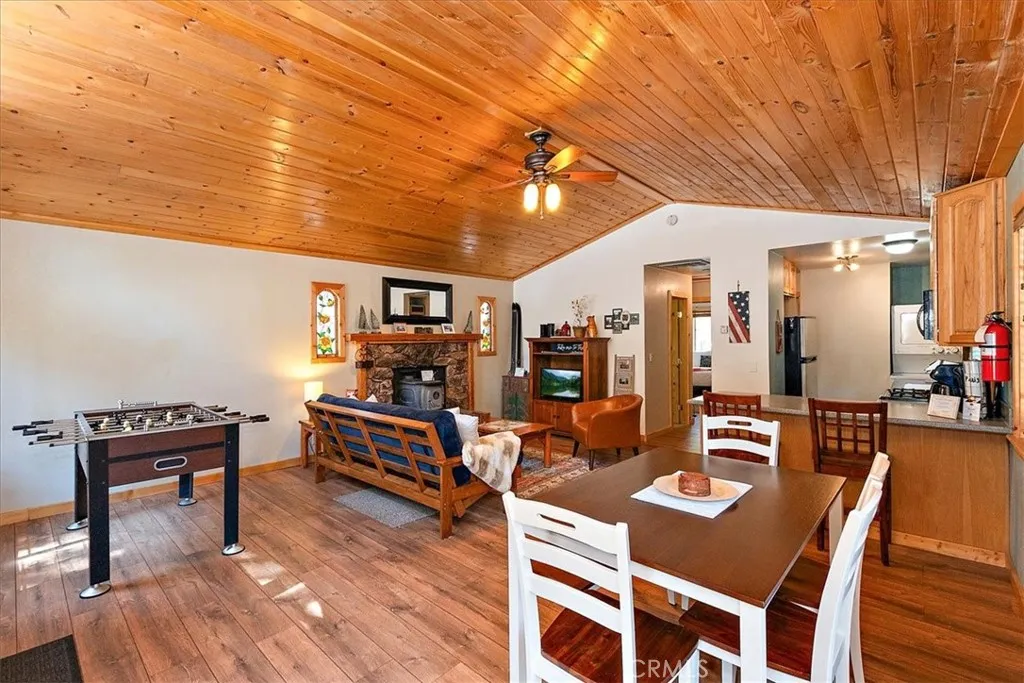 1107 W Alta Vista Avenue, Big Bear City, California 92314 home-pic-12