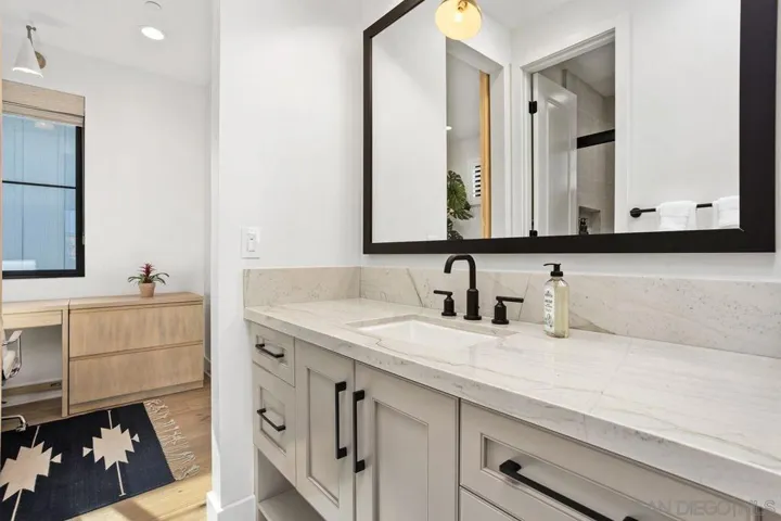 1136 Molara Lane, Encinitas, California 92024