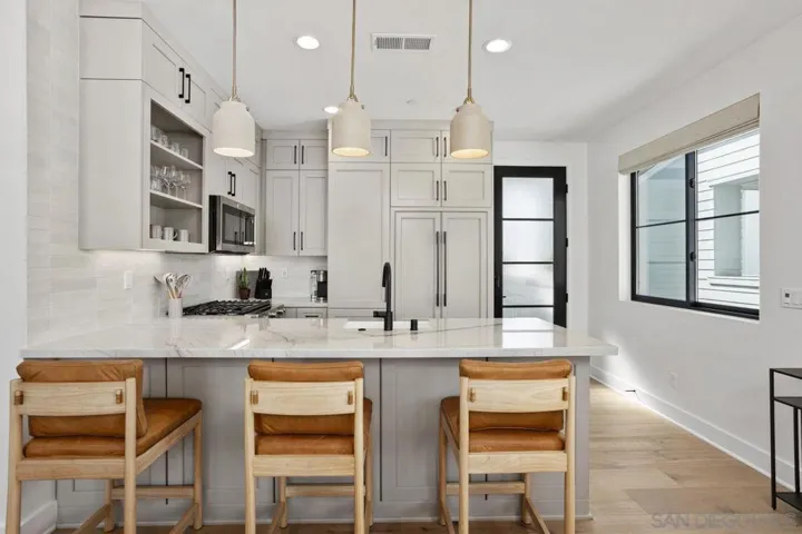 1136 Molara Lane, Encinitas, California 92024