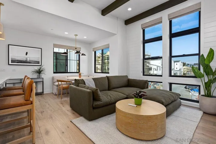 1136 Molara Lane, Encinitas, California 92024