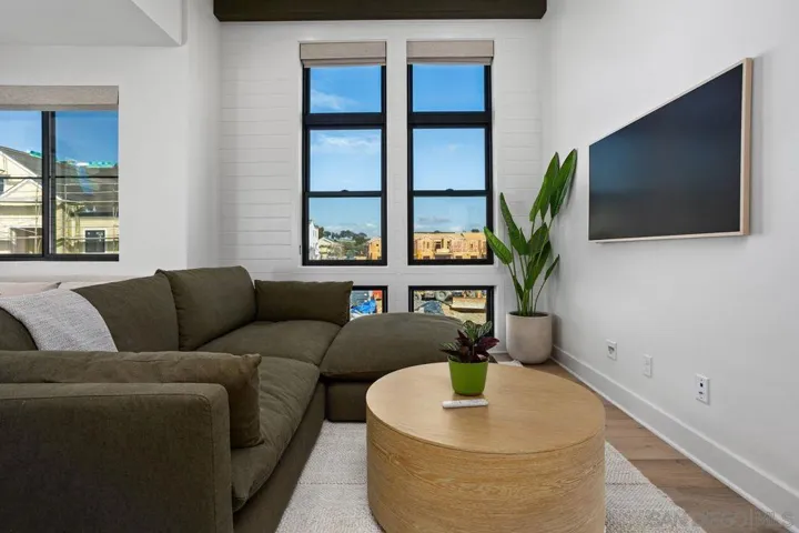1136 Molara Lane, Encinitas, California 92024